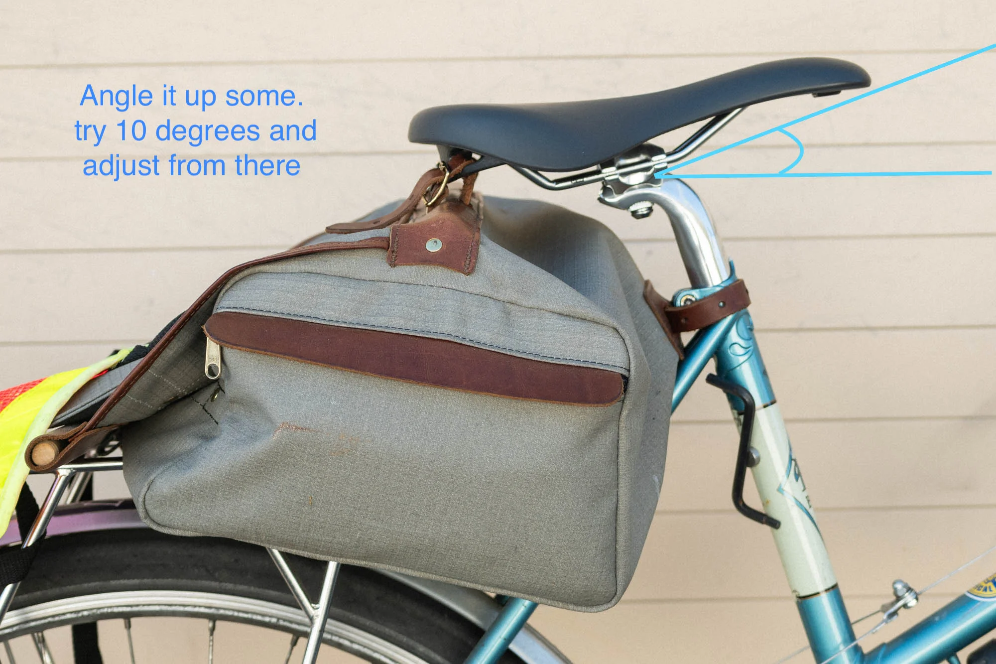 SADDLE 182.55 (Plastic, vegan, comfortable) - Image 3