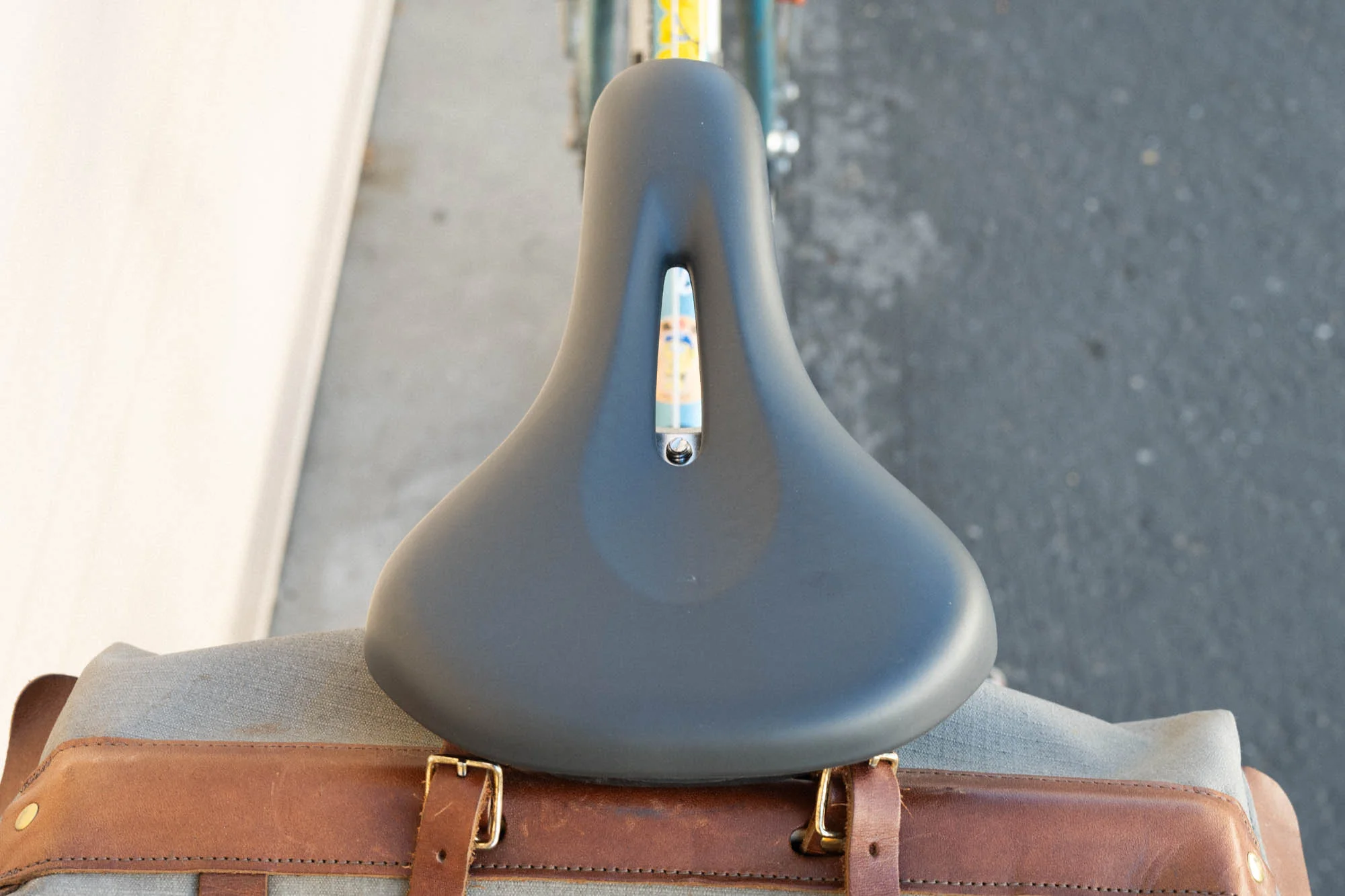 SADDLE 182.55 (Plastic, vegan, comfortable) - Image 9