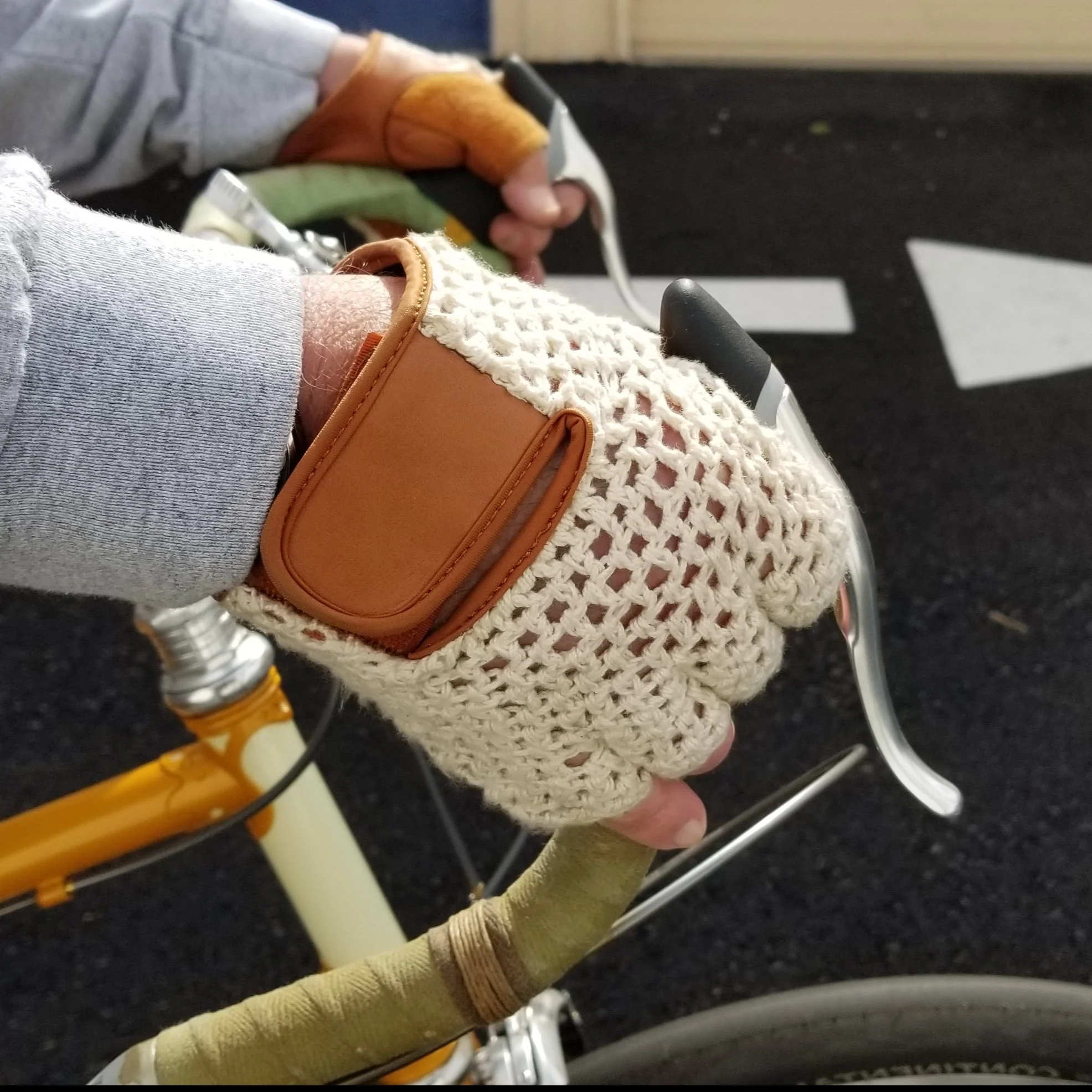 Cow Gloves, Lightly padded - Image 6